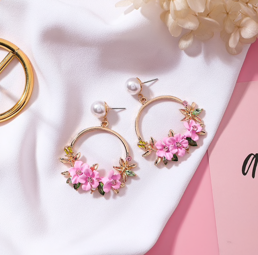 Elegant Gold Earrings with Flowers and Pearls
