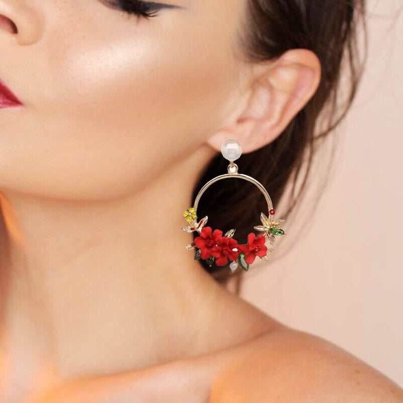 Elegant Gold Earrings with Flowers and Pearls